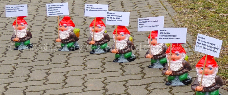 Aktionsidee Zwergendemo mit Mini-Transparenten.